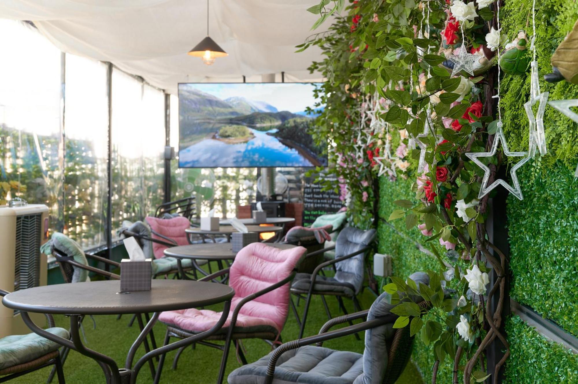 Snowflower Homestay *